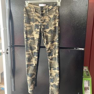 No boundaries girls size 3 camo pants